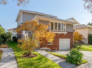 2815 Clearview Expy, Bayside, NY 11360