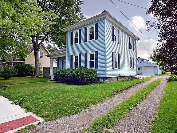 3rd image of 917 N Ave NE