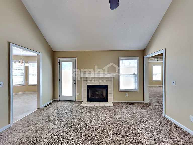 115 Crenshaw Dr — Photo 6