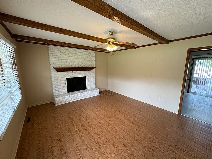3 bed, 2.0 bath, 1178 sqft, $1,300 — Photo 3