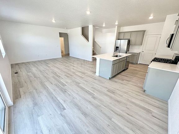 5th image of 778 N Clubview St