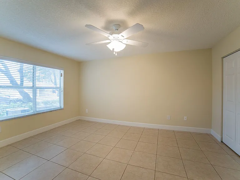 5500 NW 61st St — Photo 3