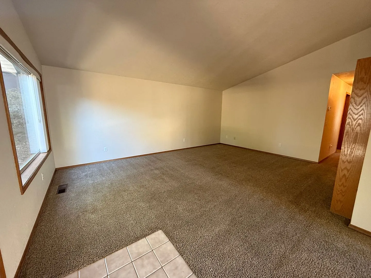 Midtown 3 Bed/2 Bath Single Family Home - Norton Ave — Photo 2