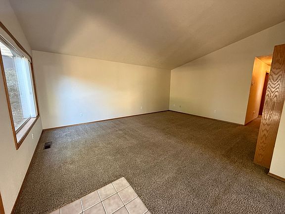 2nd image of 565 NE Norton Ave