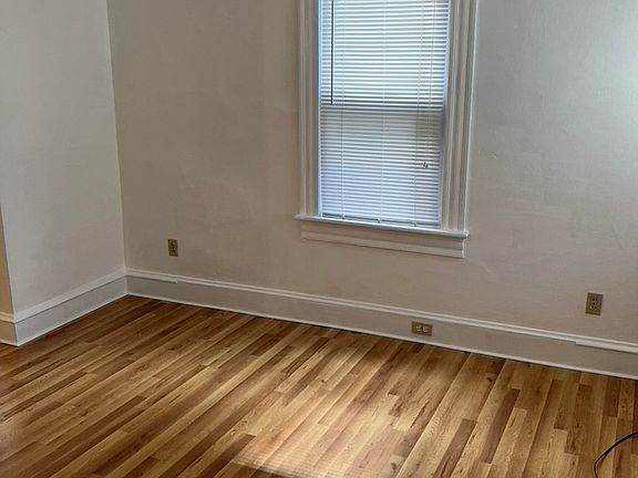 4th image of 807 Grandview St