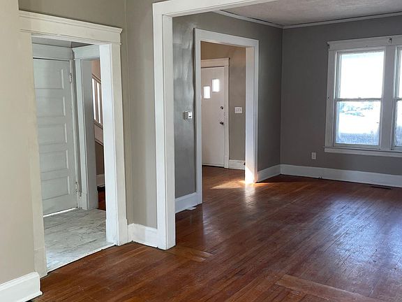 2nd image of 402 Wyoming St