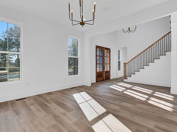 5th image of 23 Clock Tower Ct