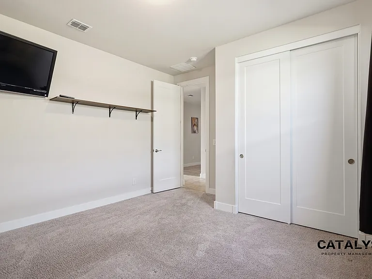 6926 W Winston Dr — Photo 23