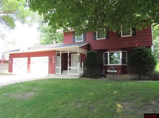 225 Tanglewood Ln, Blue Earth, MN 56013