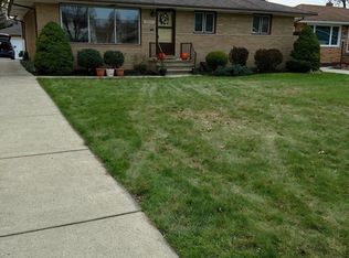 22365 Sandy Ln, Fairview Park, OH 44126