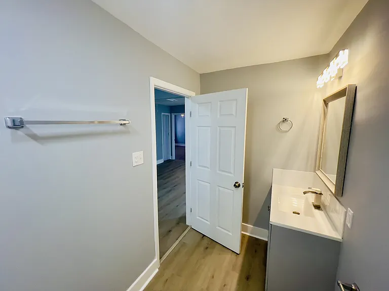 1416 E 33rd St — Photo 16