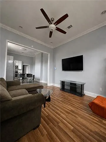 1 bed, 1.0 bath, 765 sqft, $1,200 — Photo 2