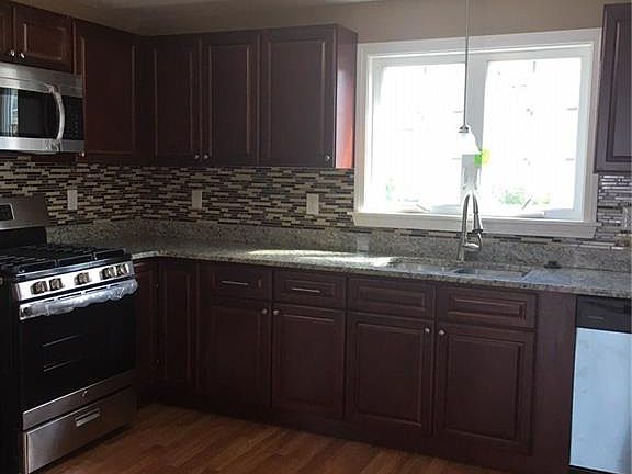 2nd image of 153 Lyon Ave