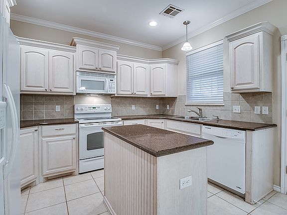 5th image of 11330 NW 121st Pl