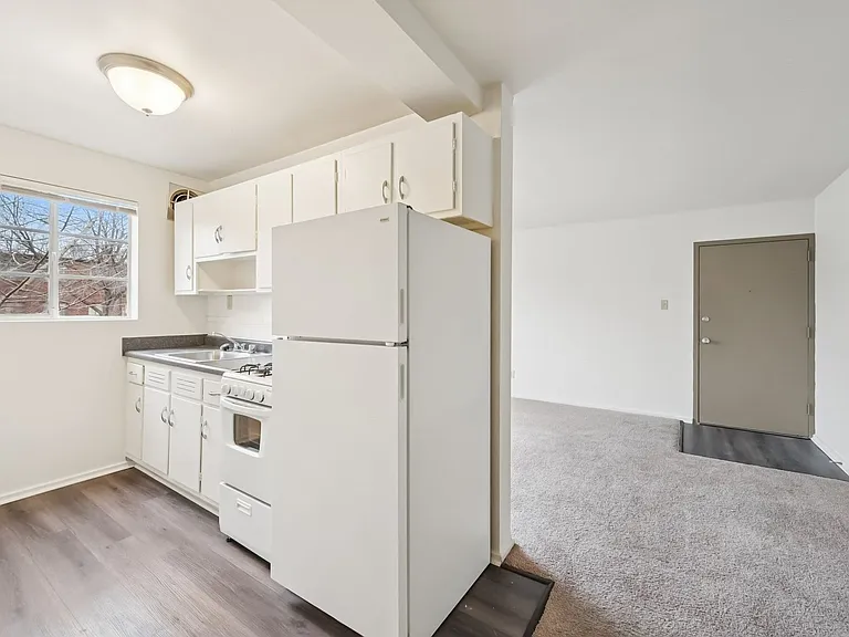 Clifton Woods Apartments — Photo 52