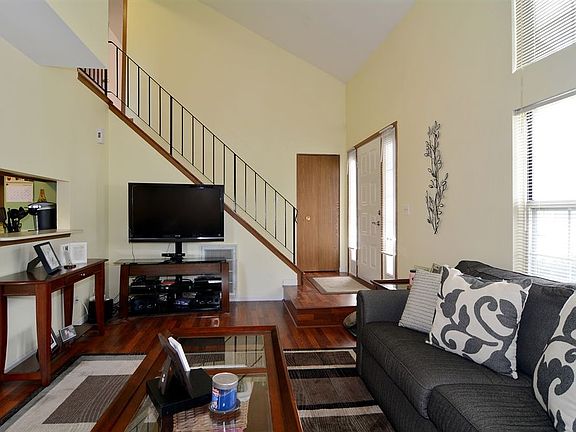3rd image of 503 East Ave