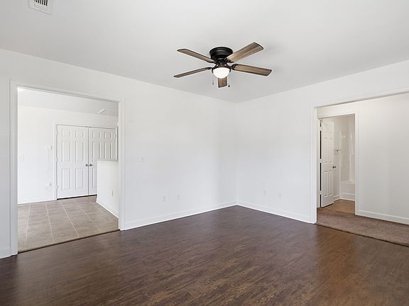3rd image of 305 S Calhoun St