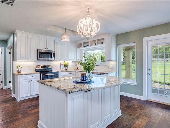 2nd image of 200 S Prairie Ln