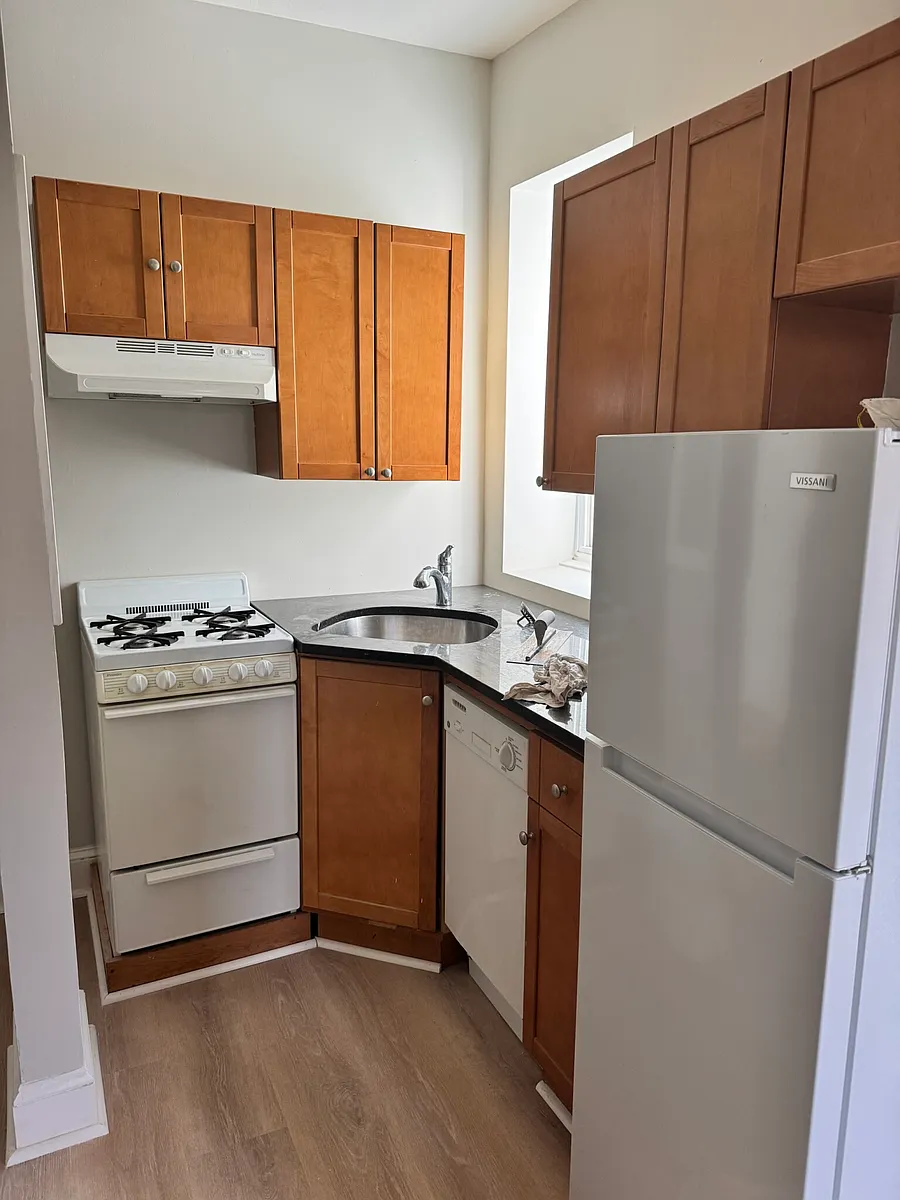 Photo 1 of 14 - 1193 Commonwealth Ave #17 - Boston, MA Primary Photo - 1193 Commonwealth Ave #17