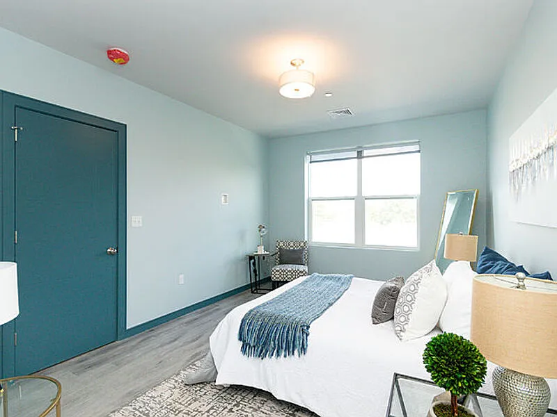 2 bed, 2.0 bath, 850 sqft, $3,300 — Photo 2
