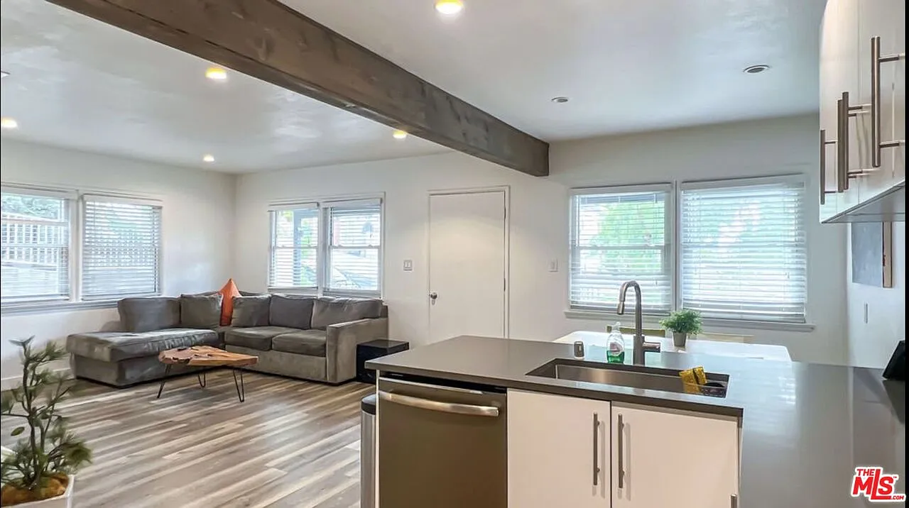3 bed, 2.0 bath, 2779 sqft, $4,895 — Photo 1