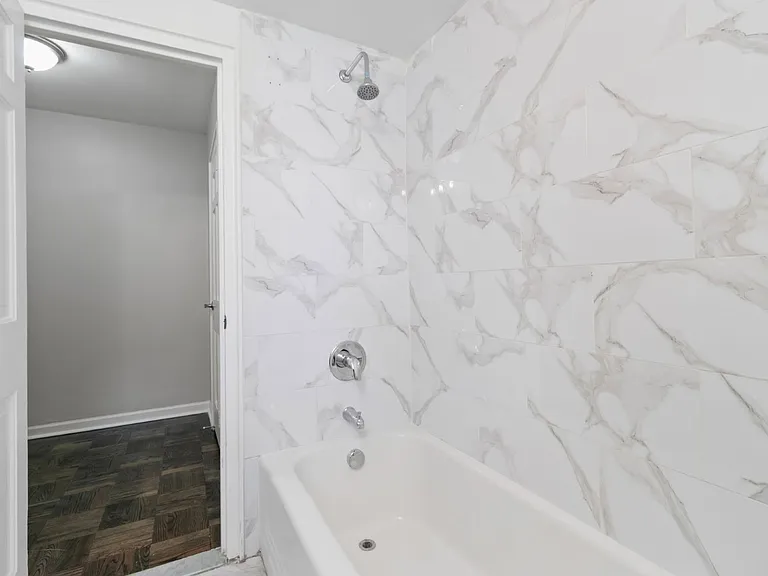 Tub & Surround