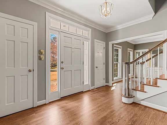 2nd image of 213 E Woodglen Rd