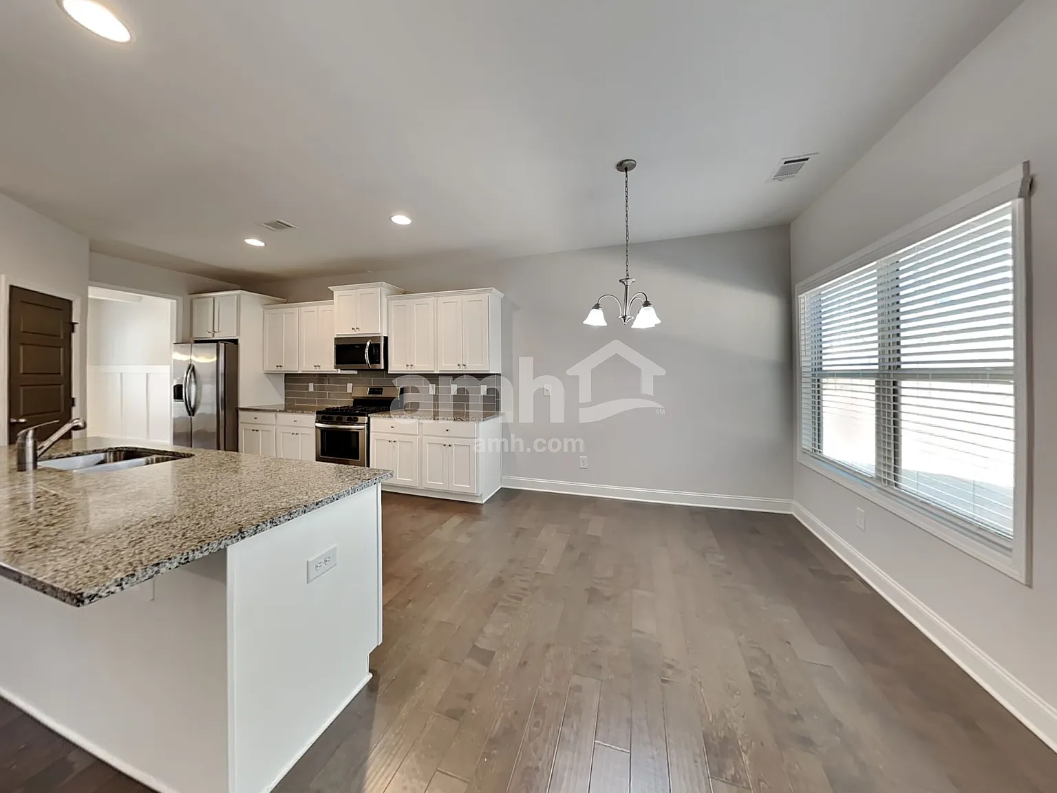 5 bed, 3.0 bath, 3082 sqft, $3,110 — Photo 4