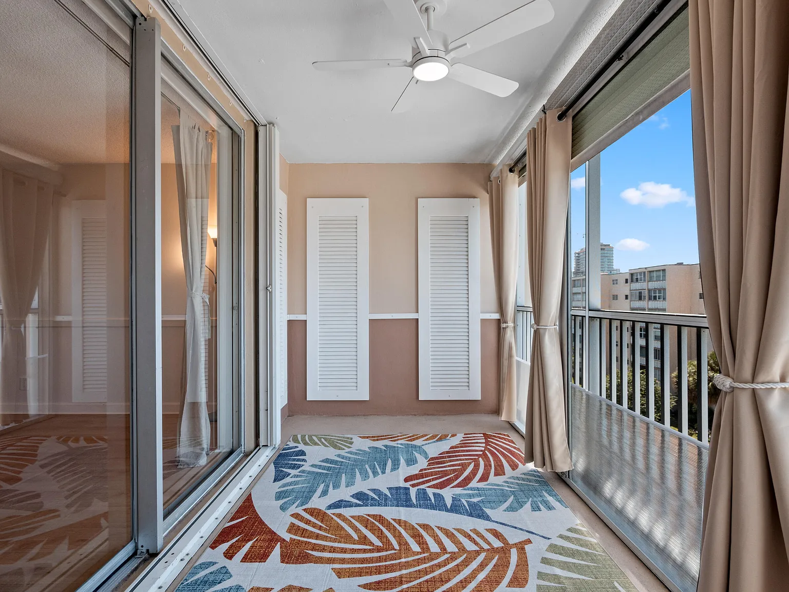 2 bed, 2.0 bath, 1092 sqft, $2,300 — Photo 2