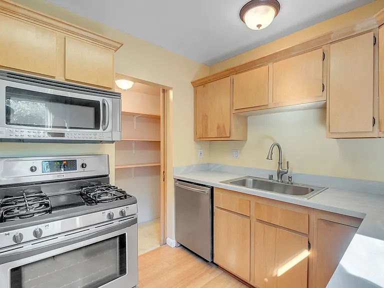 2307 Silver Ridge Ave — Photo 6