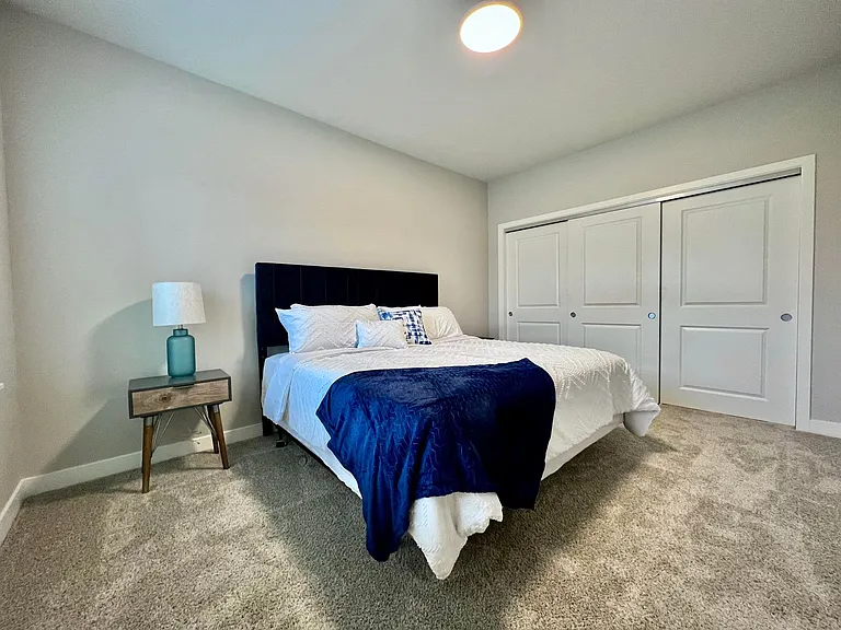 Water's Edge Apartments — Photo 50