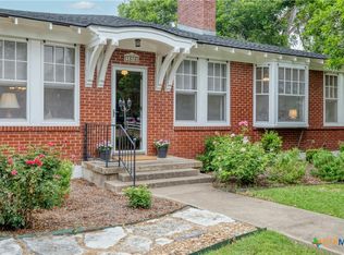 1808 W Lake Dr, Taylor, TX 76574