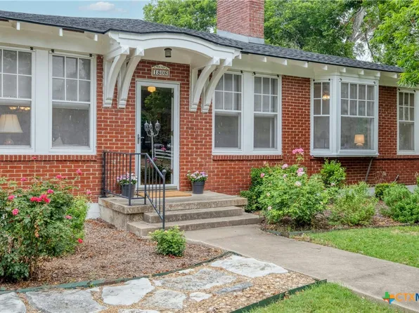 1808 W Lake Dr, Taylor, TX 76574