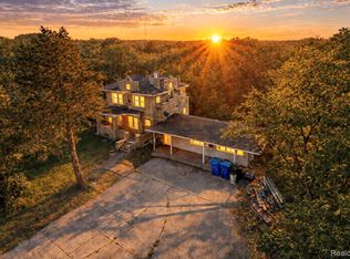 21855 Schoenherr Rd, Warren, MI 48089