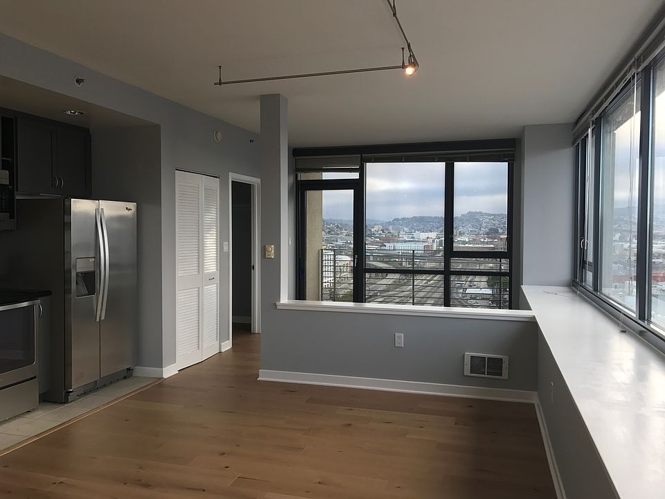 1st image of 260 King St Unit 1217