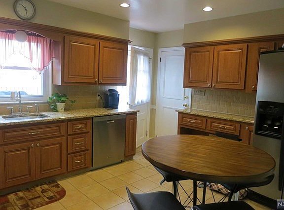3rd image of 145 Darlington Ave