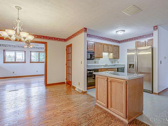 3rd image of 838 Wesleyan Dr