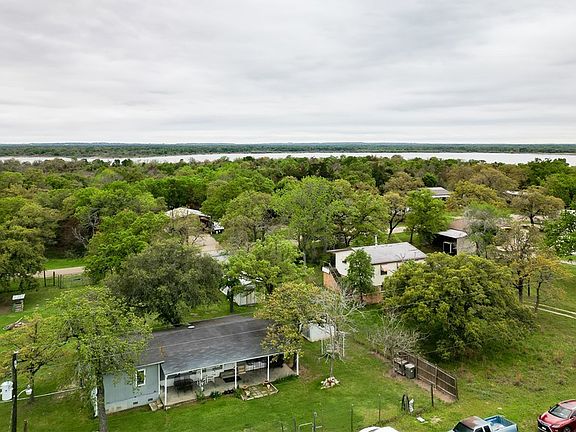 3rd image of 409 Dogwood Ln