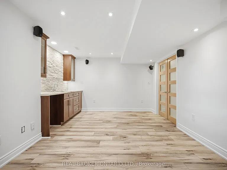 3277 Paul Henderson Dr — Photo 28