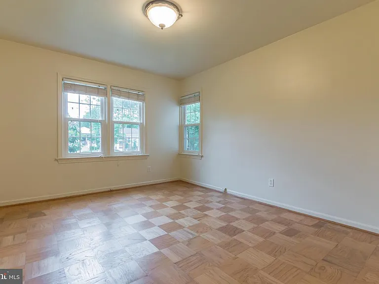 9702 Bellevue Dr — Photo 18