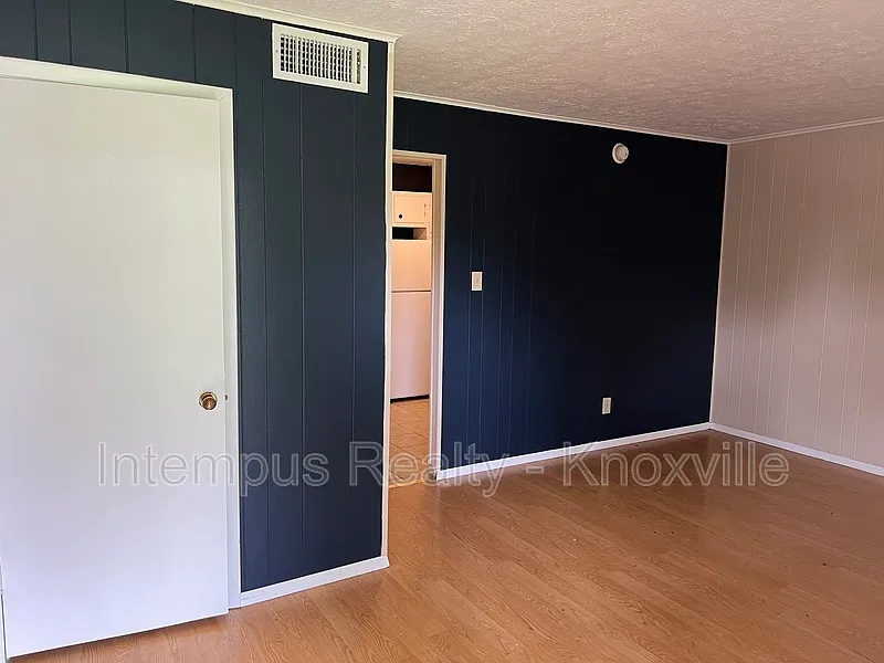 1 bed, 1.0 bath, 594 sqft, $975 — Photo 3