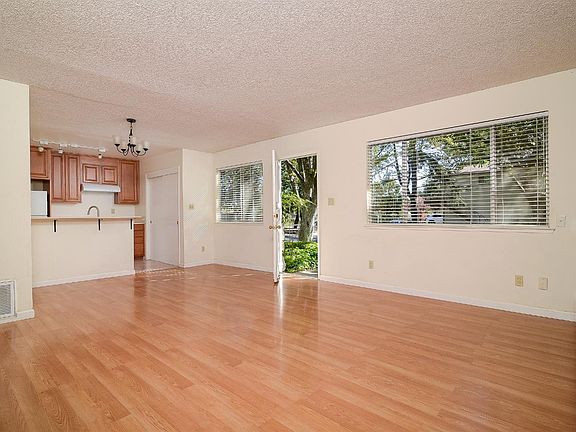 2nd image of 2911 Austin St APT 1