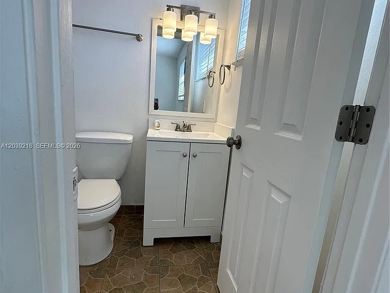 101 NE 41st St #G117 — Photo 5