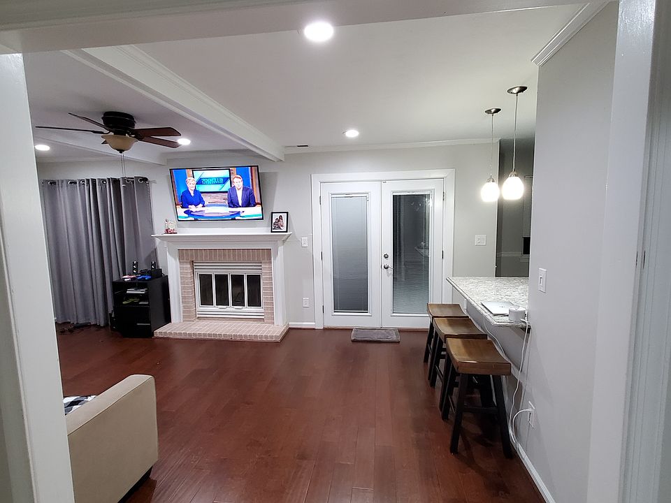 1st image of 2153 Fort Belvoir Dr
