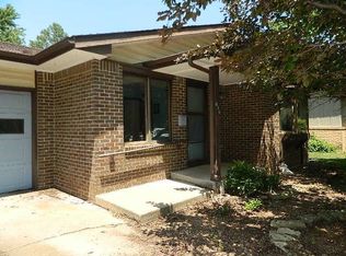 814 E 11th Ave, Winfield, KS 67156