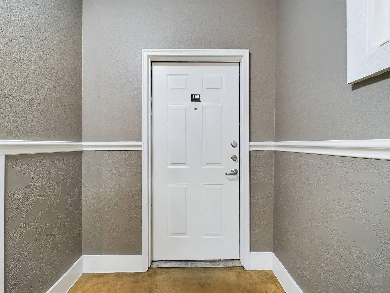 910 W 25th St Apt 505 — Photo 2