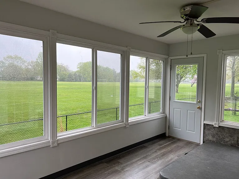 2541 Winfield Dr — Photo 2