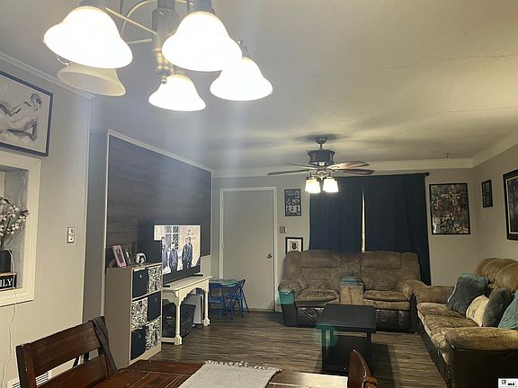 4th image of 107 Lake Dr