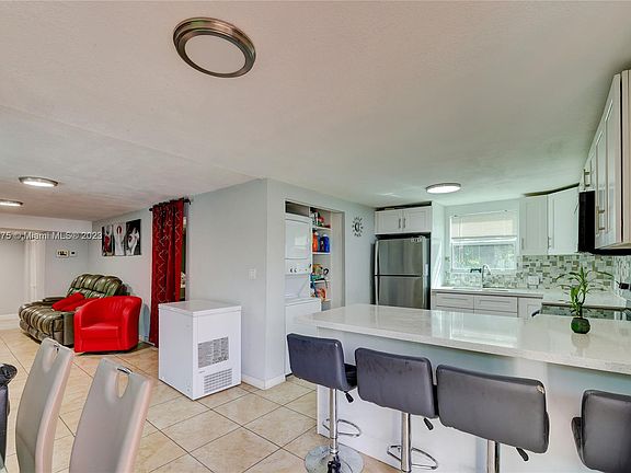 4th image of 16132 N Miami Ave