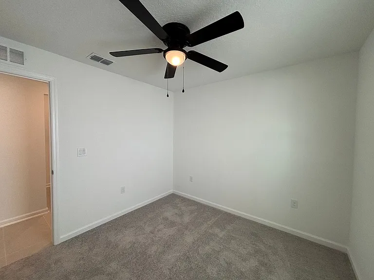 1318 Belle Isle Ln — Photo 9